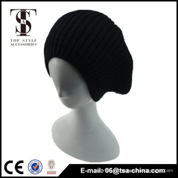 Color negro para el gorrito rayado unisex de la raya